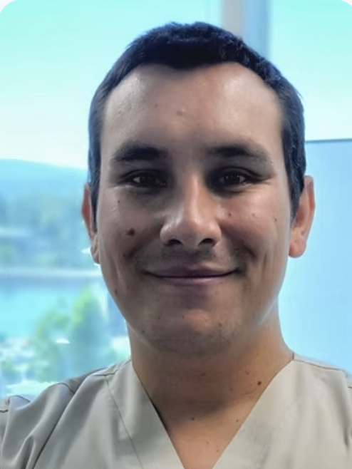 Dr. Tomás Aguilera – Especialista en Periodoncia e Implantología Oral